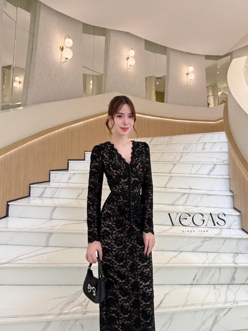 Luxury Pearl Decor Lace V-Neck Long Sleeves Long Formal Dress